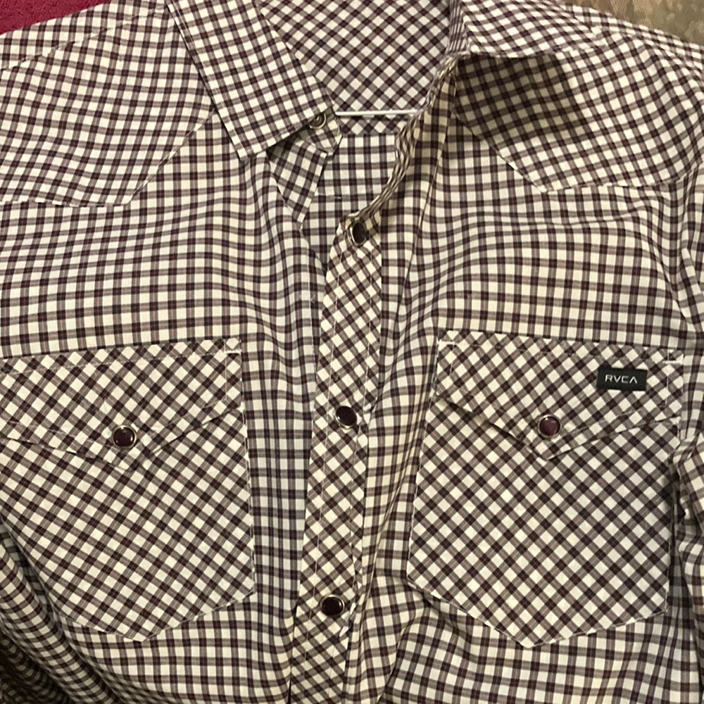 Men’s medium RVCA shirt